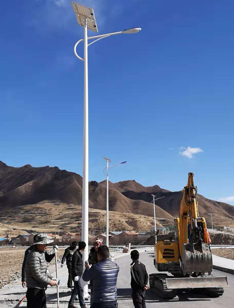 甘南碌曲10米日土太阳能路灯项目