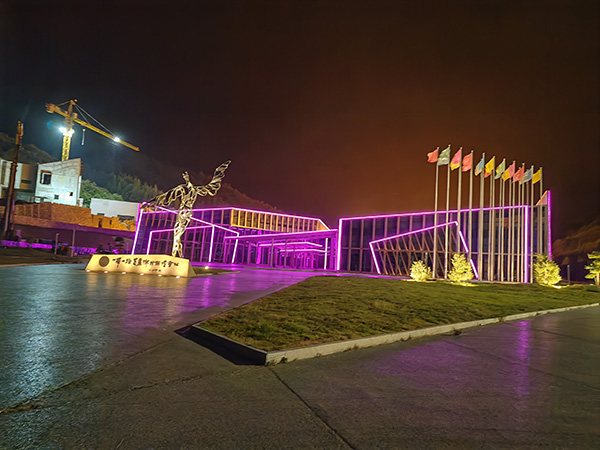 城市亮化是现代城市建设的重要组成部分，它不仅可以美化城市的夜景，还能提升城市的整体形象。随着科技的不断进步，城市亮化也得到了更多的关注和创新。本文将介绍一些关于城市亮化的创意和技术，帮助读者了解日土城市亮化的重要性以及如何进行日土城市亮化的规划和实施。